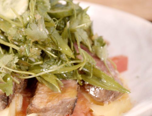 Grilled Sirloin Beef Salad with Hot and Sour Dressing with Roasted Rice